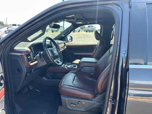 Used 2024 Ford Expedition Limited AWD/4WD image 5