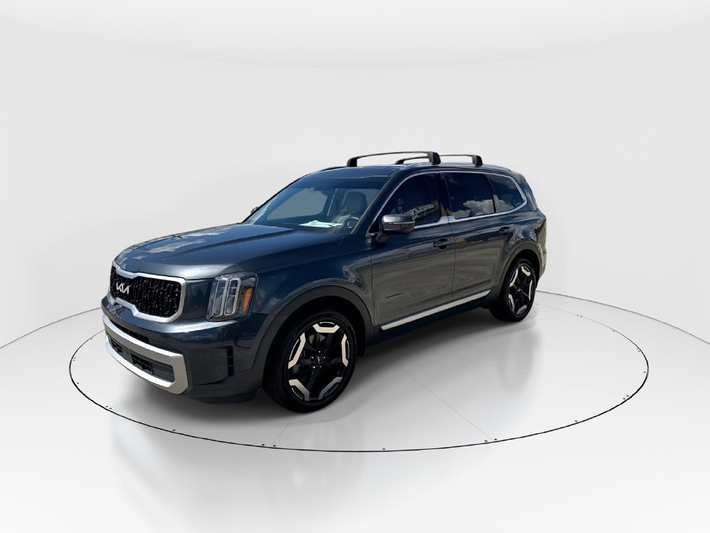 Used 2023 Kia Telluride EX w/ EX Captain's Chair Package FWD image 4