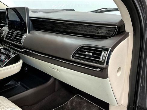 Used 2023 Lincoln Navigator Black Label image 19