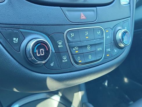 Used 2022 Chevrolet Malibu Premier image 32