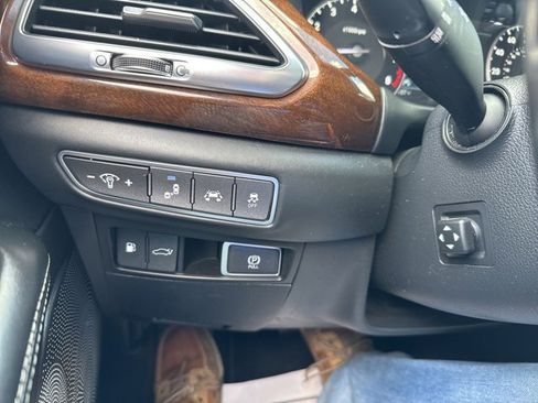 Used 2018 Genesis G90 3.3T Premium image 42