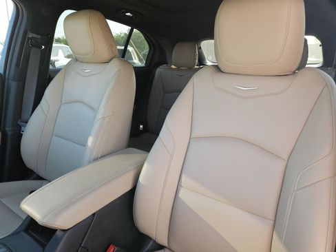 Used 2024 Cadillac XT4 Luxury w/ Cold Weather Package FWD image 26