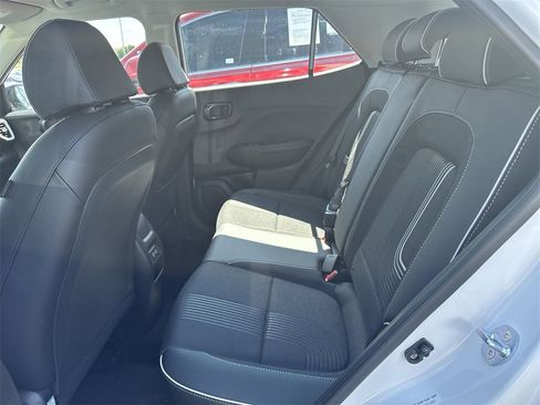 Used 2025 Hyundai Venue Limited image 28