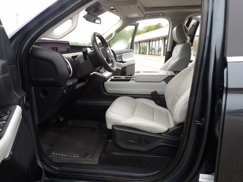 Used 2025 Ford Expedition Max Platinum AWD/4WD image 9