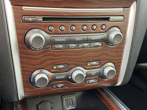 Used 2020 Nissan Pathfinder Platinum image 28