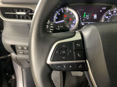 Used 2024 Toyota Highlander XLE AWD/4WD image 21