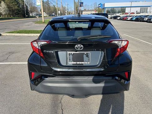 Used 2022 Toyota C-HR XLE FWD image 4