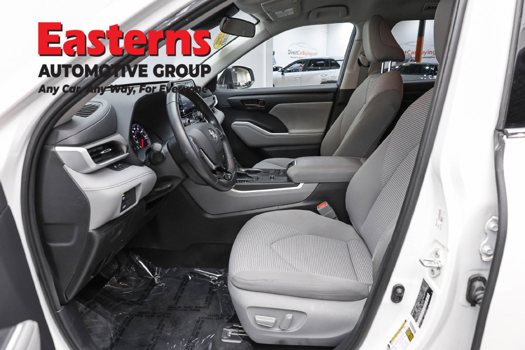 Used 2020 Toyota Highlander LE FWD image 14