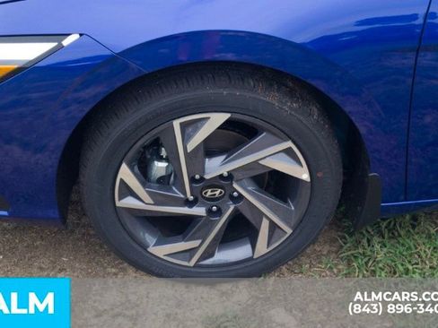 Certified 2025 Hyundai Elantra Sport FWD image 11