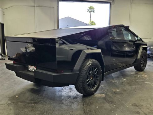 Used 2024 Tesla Cybertruck AWD Crew Cab image 4
