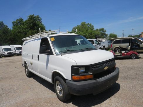 Used 2014 Chevrolet Express 3500 RWD image 3