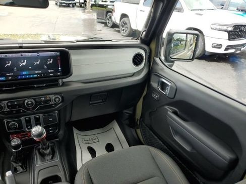 Used 2025 Jeep Wrangler Sport AWD/4WD image 16