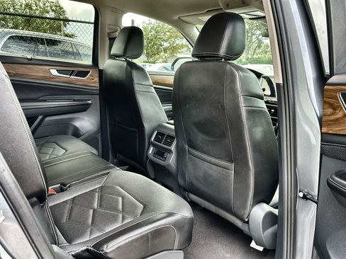 Used 2024 Volkswagen Atlas SE image 18