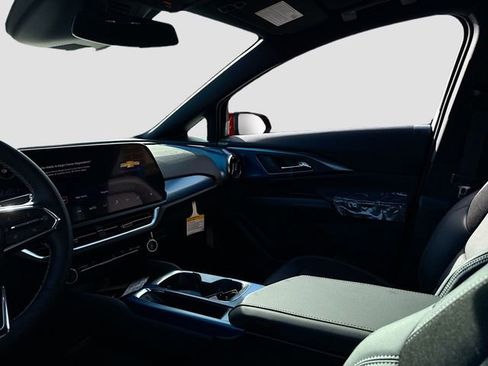 New 2026 Chevrolet Equinox EV LT image 24