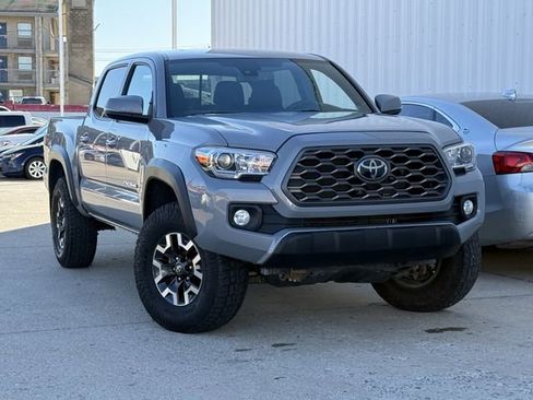 Used 2020 Toyota Tacoma TRD Off-Road AWD/4WD image 2