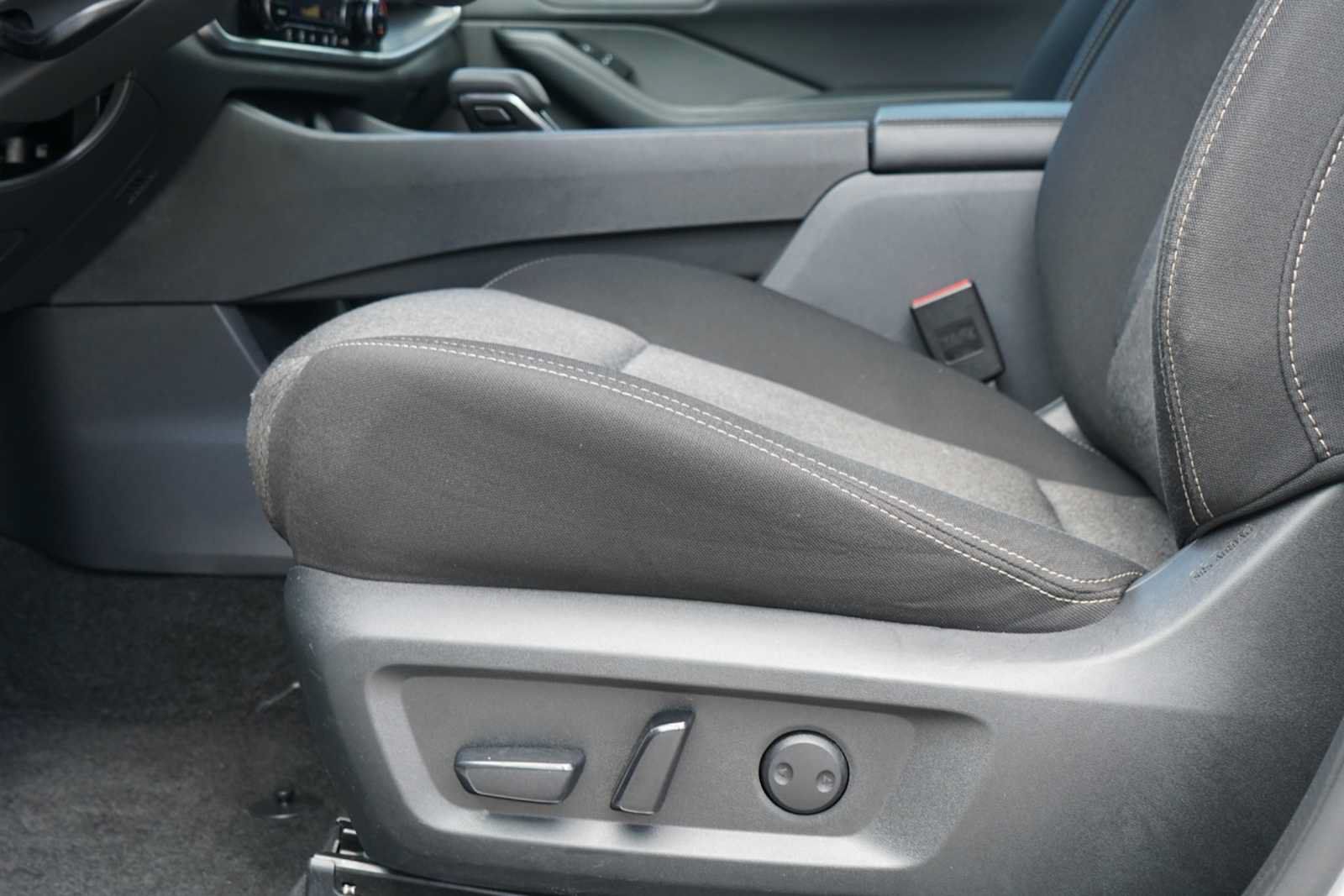 Used 2025 Nissan Rogue SV FWD image 17