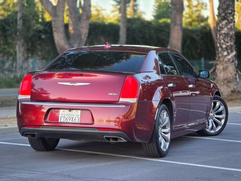 Used 2018 Chrysler 300 Touring w/ Chrome Appearance Package RWD image 8