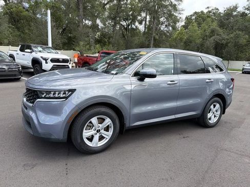 Used 2023 Kia Sorento LX FWD image 5