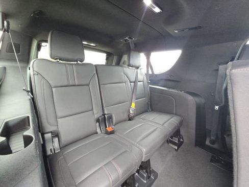 Used 2023 Chevrolet Suburban RST w/ Luxury Package image 21