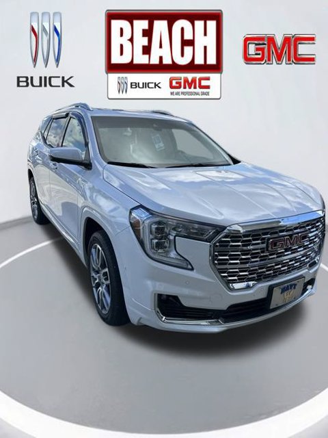 Used 2024 GMC Terrain Denali w/ Denali Premium Package AWD/4WD image 2