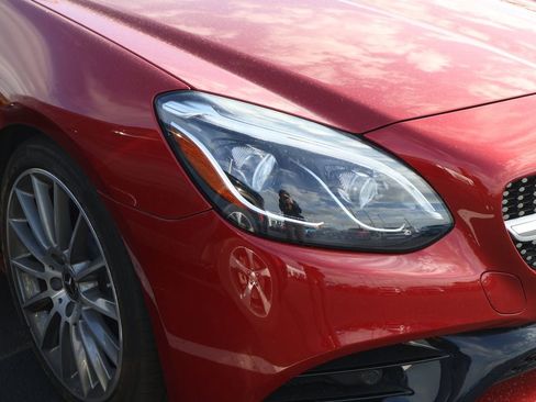 Used 2019 Mercedes-Benz SLC 300 image 4