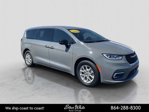 Used 2025 Chrysler Pacifica Select FWD image 1