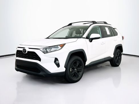 Used 2019 Toyota RAV4 XLE AWD/4WD image 3