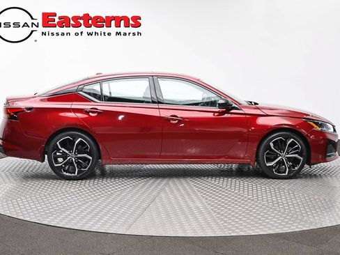 Used 2024 Nissan Altima 2.5 SR w/ SR Premium Package FWD image 4