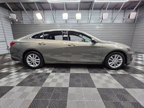 Used 2017 Chevrolet Malibu LT FWD image 10