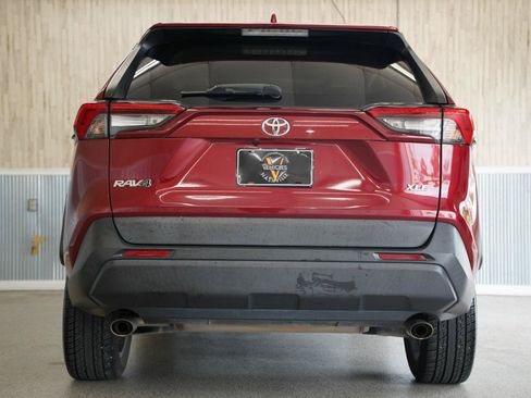 Used 2019 Toyota RAV4 XLE Premium FWD image 9