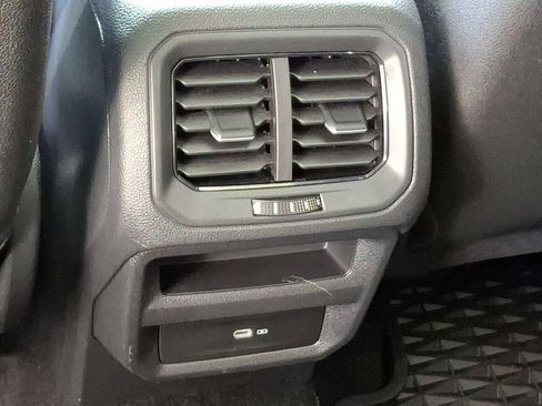 Used 2025 Volkswagen Taos SE image 8