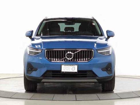 Certified 2025 Volvo XC40 B5 Plus image 2