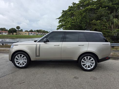 Certified 2023 Land Rover Range Rover SE image 15