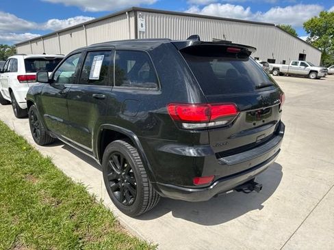 Used 2019 Jeep Grand Cherokee Altitude AWD/4WD image 2