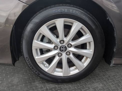 Used 2019 Toyota Camry LE w/ Convenience Package FWD image 28