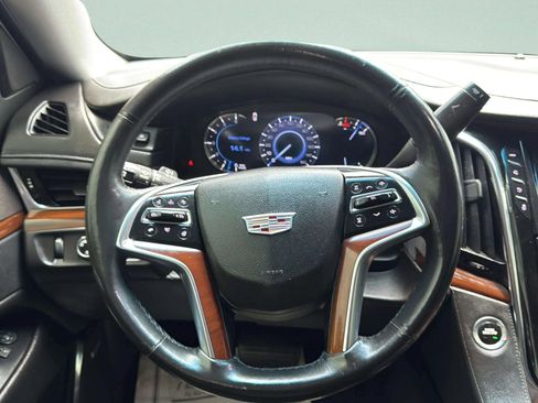 Used 2018 Cadillac Escalade ESV Luxury RWD image 24
