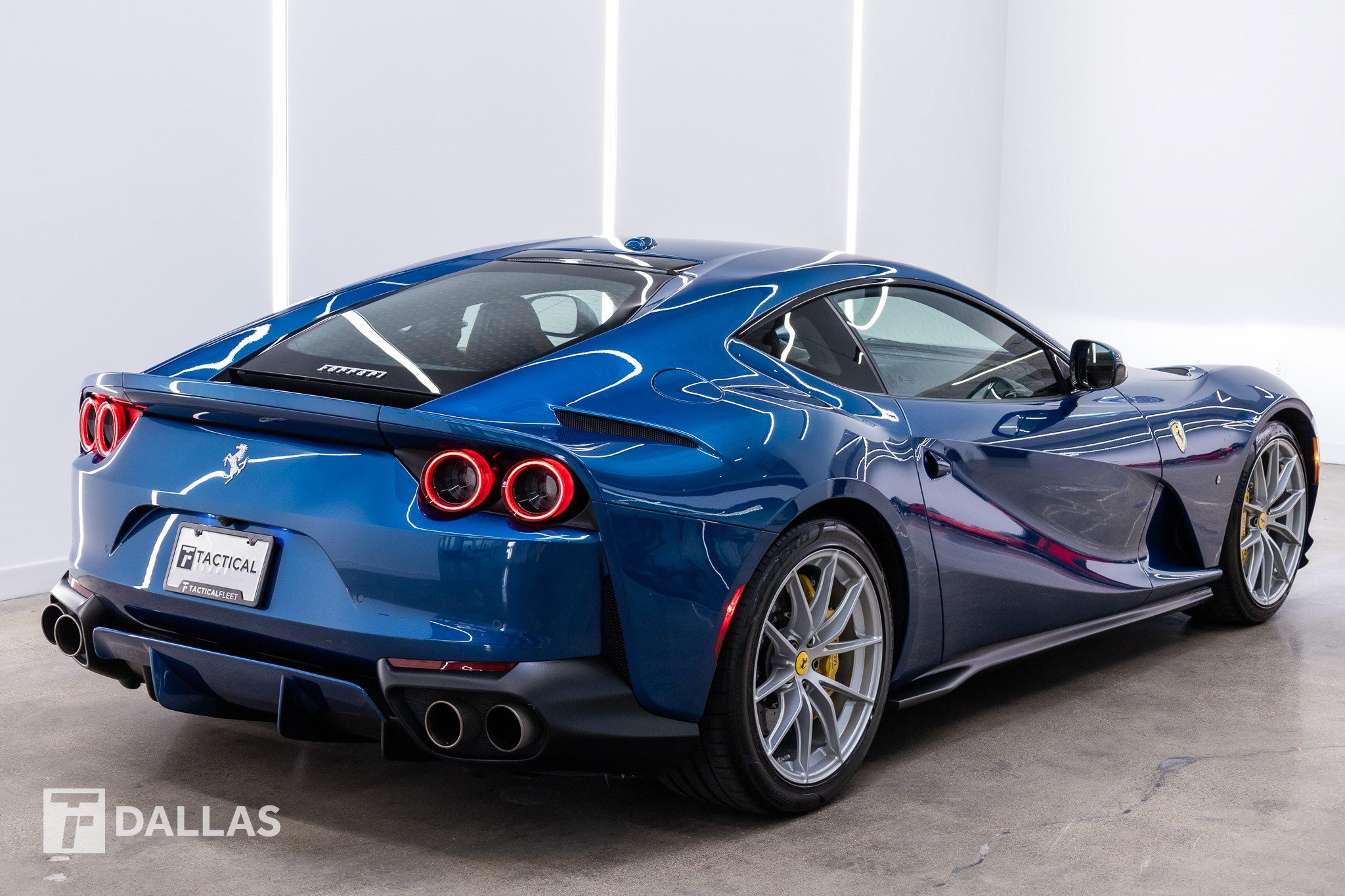 Used 2018 Ferrari 812 Superfast RWD image 21