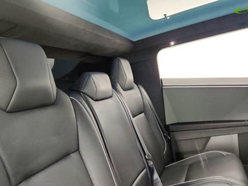 Used 2024 Tesla Cybertruck AWD Crew Cab image 23
