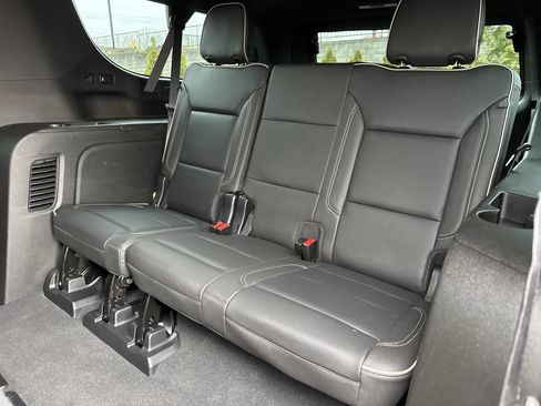 Used 2022 GMC Yukon XL SLT w/ SLT Luxury Package image 35