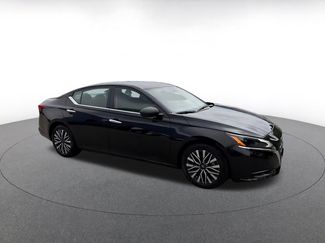 Used 2025 Nissan Altima 2.5 SV FWD video 2