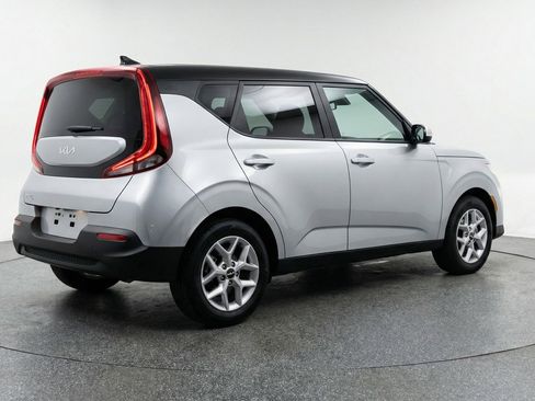 Used 2025 Kia Soul LX w/ LX Technology Package FWD image 9