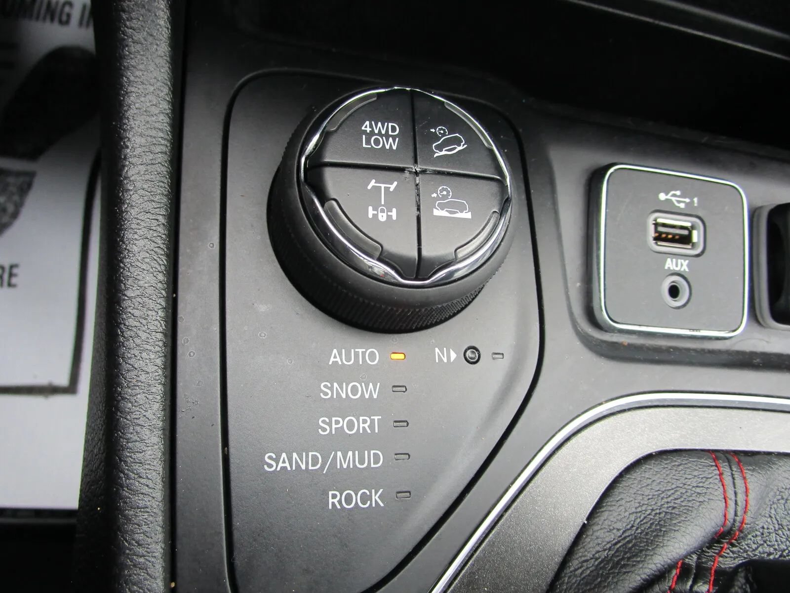 Used 2020 Jeep Cherokee Trailhawk w/ Cold Weather Group AWD/4WD image 18
