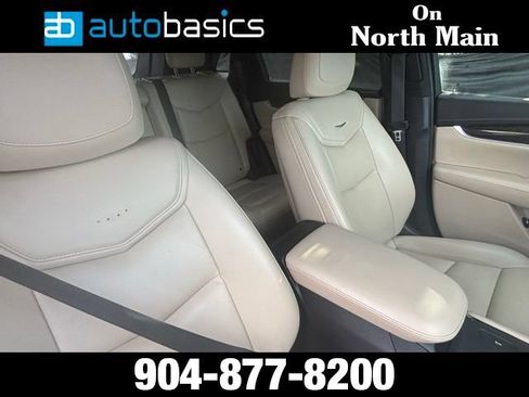 Used 2017 Cadillac XT5 FWD image 32