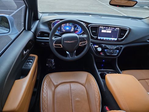 Used 2022 Chrysler Pacifica Pinnacle image 13