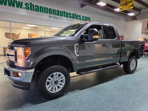 Used 2018 Ford F250 XLT w/ XLT Value Package AWD/4WD image 3