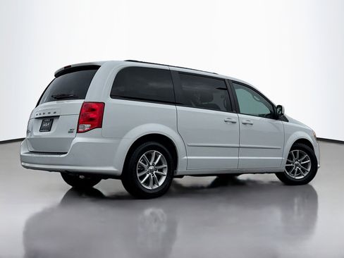 Used 2014 Dodge Grand Caravan SXT image 2