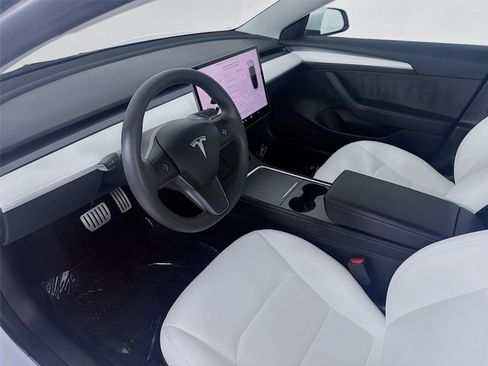 Used 2023 Tesla Model 3 Performance image 4