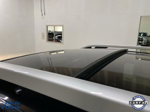 Used 2017 Jeep Cherokee Overland w/ Technology Group image 18