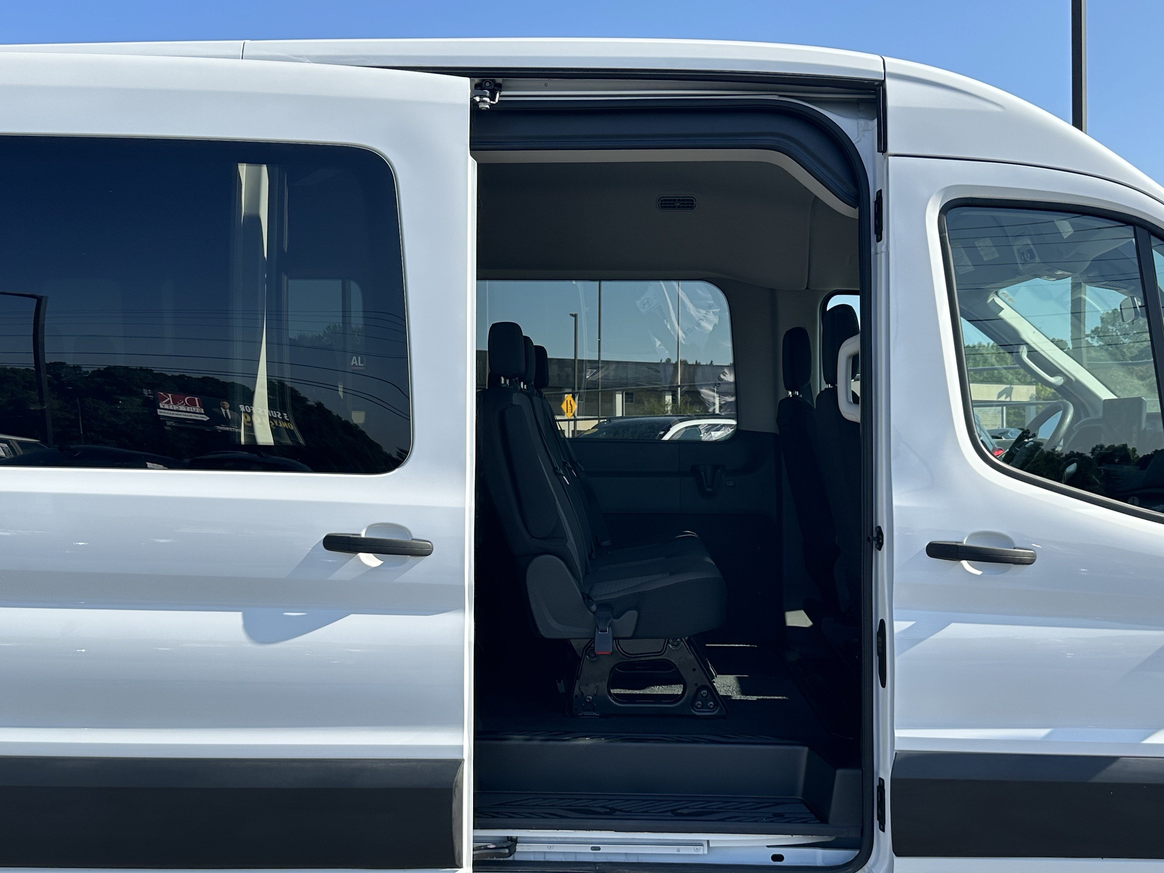 Used 2022 Ford Transit 350 XLT RWD image 14