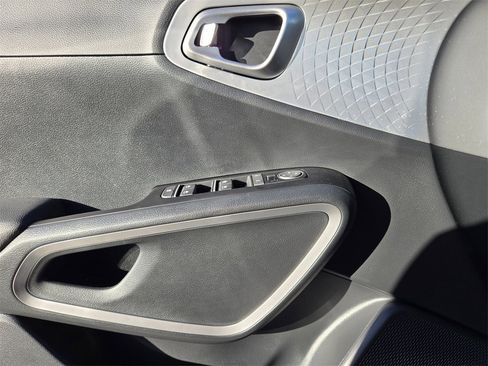 New 2025 Kia Soul S image 18